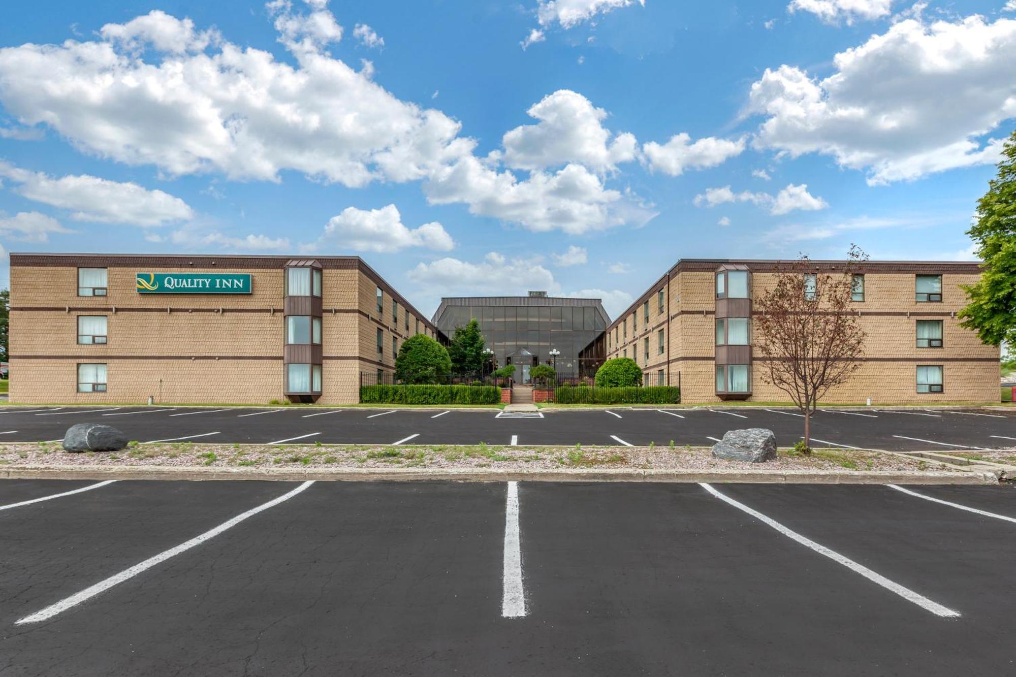 Quality Inn & Conference Centre Midland Exterior foto